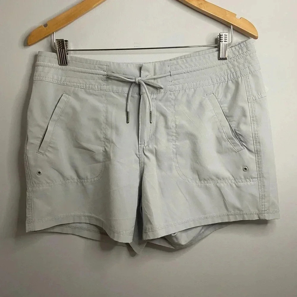 💚 Athletic works - Light Grey shorts - light weight fabric - medium